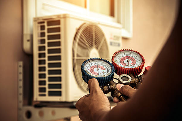Professional Ac Installation technician working in Mooseheart, IL